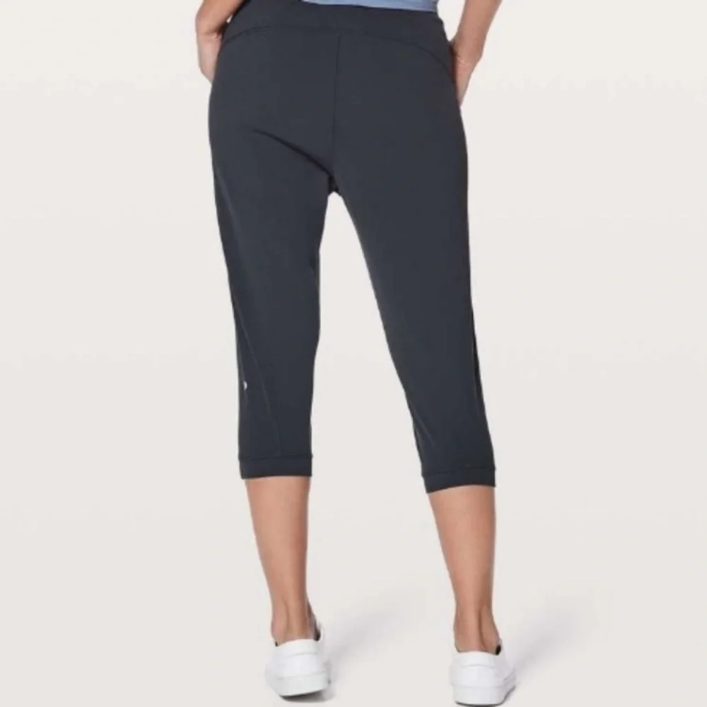 Lululemon Rejuvenate Crop *18